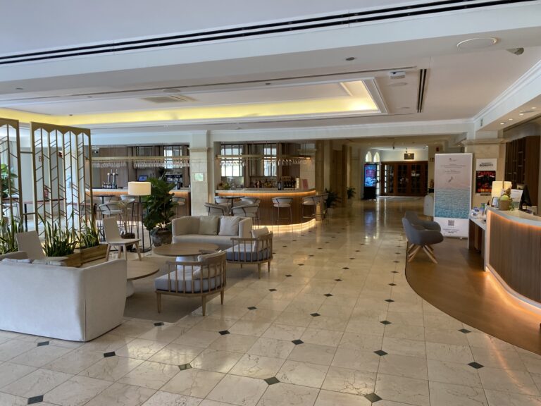 Blick in die Lobby des Hotels Marriott La Sella in Denia
