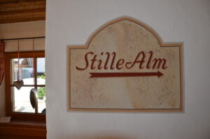 Stille Alm Wegweiser